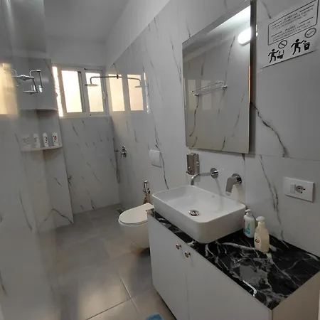 Serena House Guest アパート Vlorë